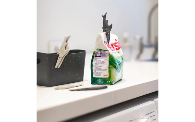 Koziol Sharky Sturmwäscheklammer Weiß 20 Tlg. 2 Koziol Sharky Sturmwäscheklammer Weiß 20 Tlg. – Bild 2